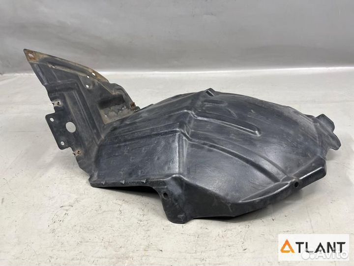 Подкрылок передний правый nissan skyline