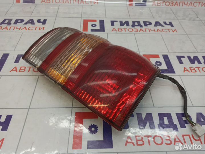 Фонарь задний наружный правый Toyota Land Cruiser (J100) 81550-60560