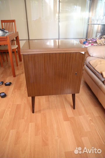 Швейная машинка со складным столом - тумбой