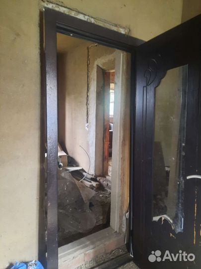 Дверь входная металлическая с зеркалом