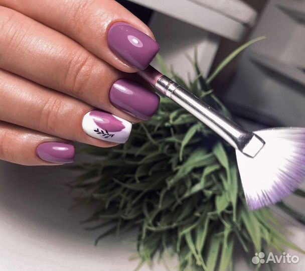 Маникюр с покрытием гель-лаком