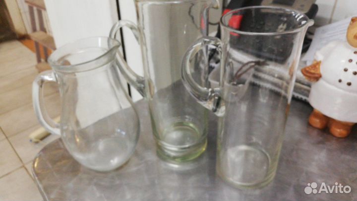 Стеклянные стаканы, фужеры и графины