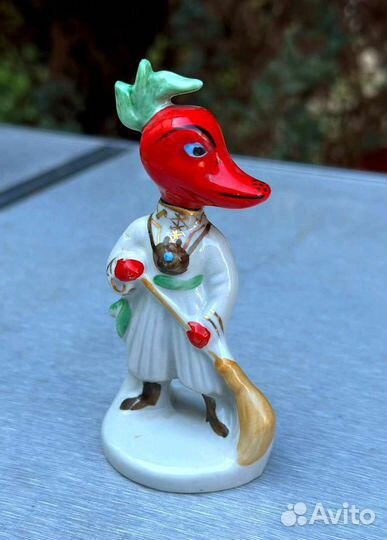 Фарфоровая статуэтка
