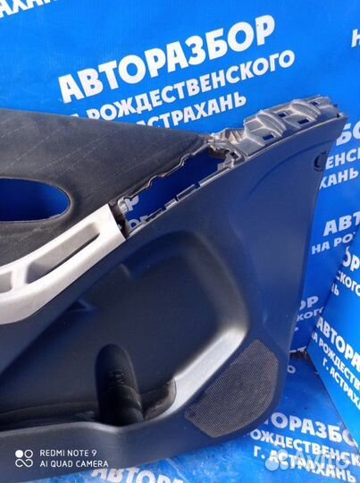 Передняя левая обшивка двери Toyota Yaris хэтчбек