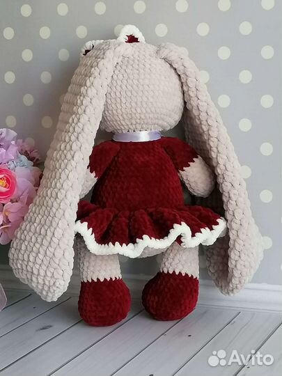 Плюшевая зайка вязаная