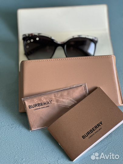 Очки солнцезащитные Burberry оригинал новые