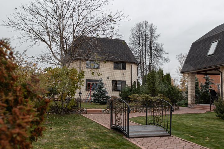 Коттедж 220 м² на участке 45 сот.