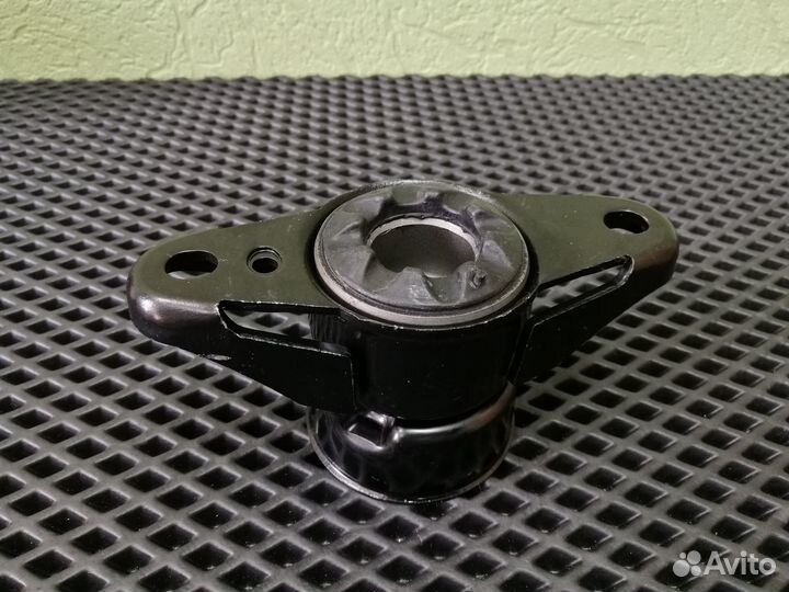 Опора заднего амортизатора Jeep Grand Cherokee WK2