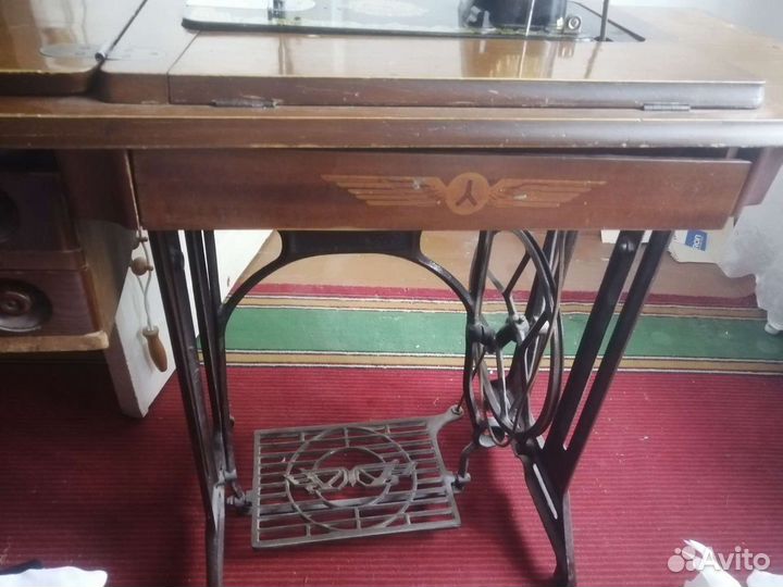 Швейная машинка антиквариат Золотой тигр