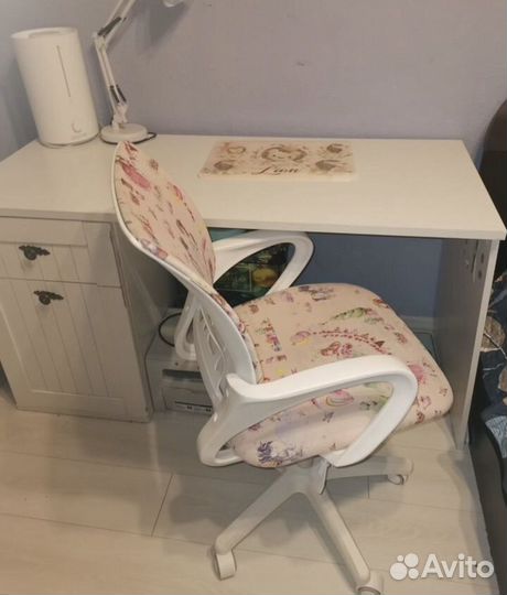 Стол с креслом