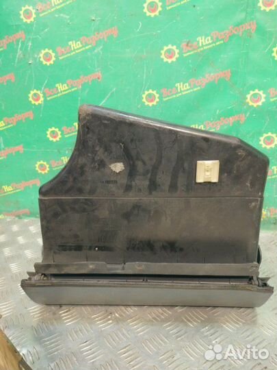 Бардачок Volkswagen Passat B3 универсал 1.8 1998