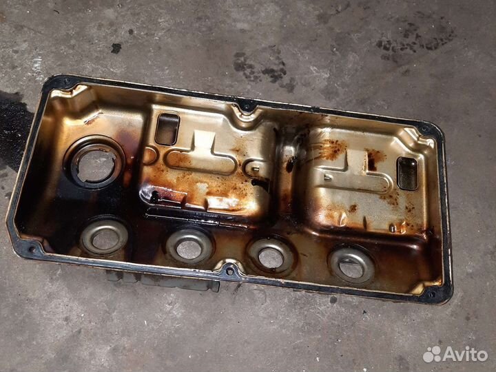 Клапанная крышка Mitsubishi lancer 9