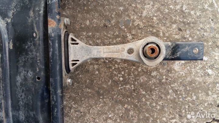 Опора двигателя задняя Skoda Oktavia 1.4 МКПП