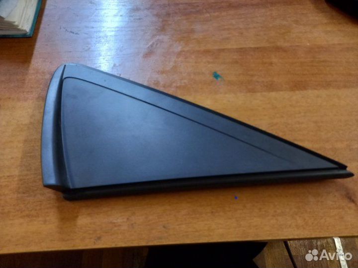 Угловая накладка стекла двери задняя правая