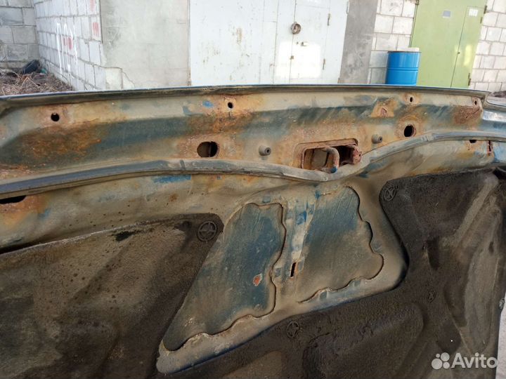 Капот Ford Maverick Nissan Terrano