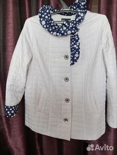 Легкая белая куртка 6о размер, красная осень 62-64