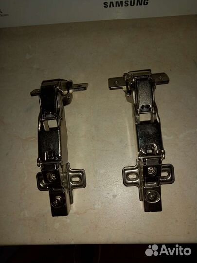 Петли мебельные поворотные с доводчиками