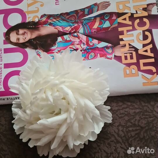 Брошь-цветок.Можно использовать как чокер