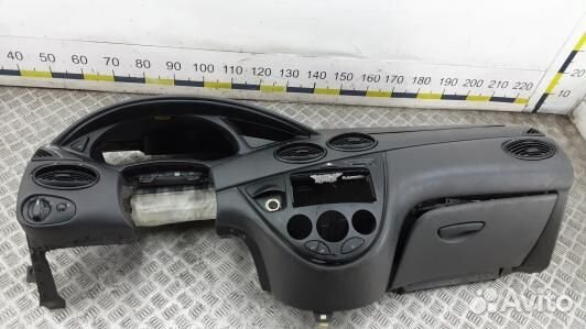 Панель приборов (торпедо) ford focus 1 (7SE09IS01)