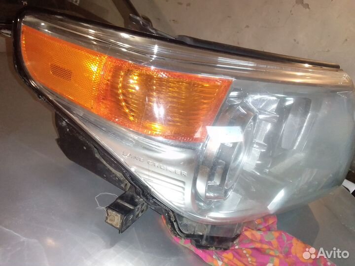 Правая передняя фара лэнд круйзер