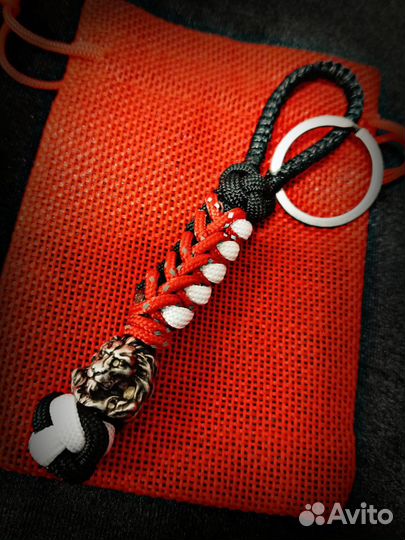 Брелок из парокорда/темляк