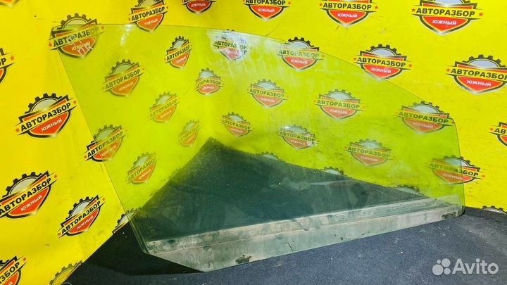 Стекло двери передней правой Ford Focus 1