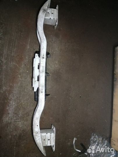 Усилитель бампера - передний Ford Transit 2.2