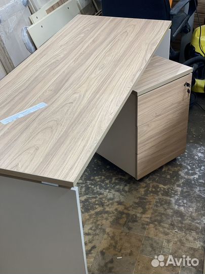 Компьютерный письменый стол