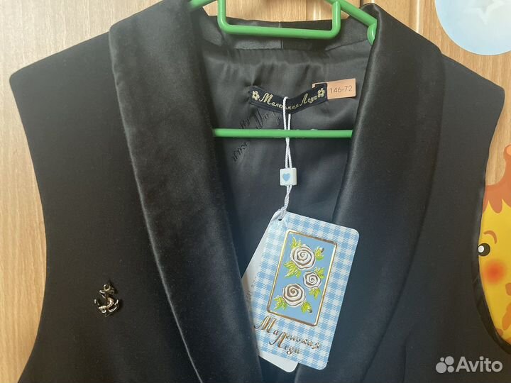 Жилет новый для девочки фирмы «Маленькая леди