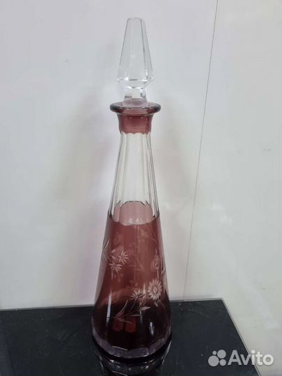 Антикварный графин, марганцевое стекло На графине