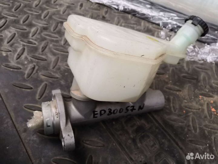 Главный тормозной цилиндр Nissan Tiida latio