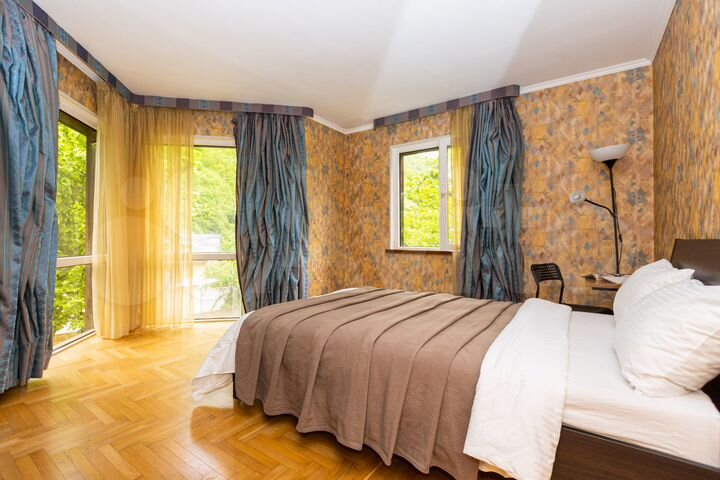 Дом 250 м² на участке 15 сот.