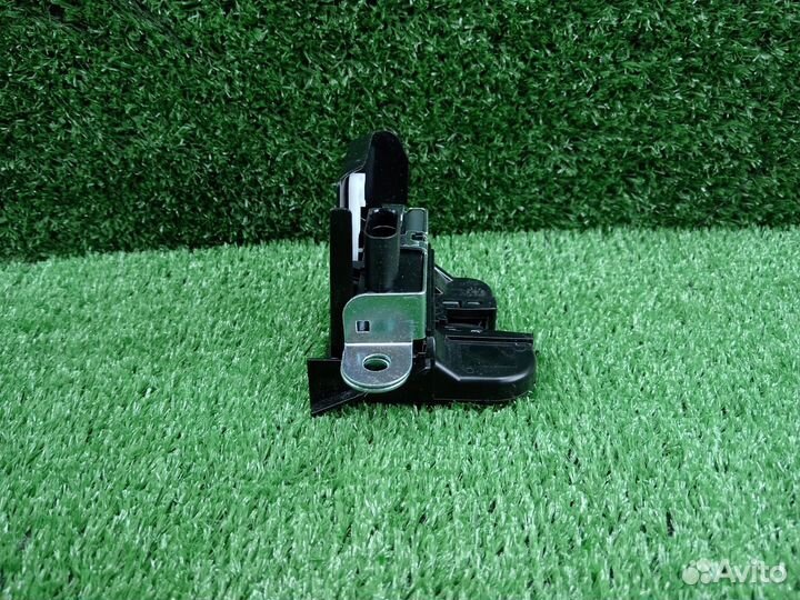 Замок крышки багажника Volkswagen Tiguan VAG