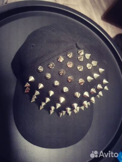 Снэпбэк с шипами (бейсболка)