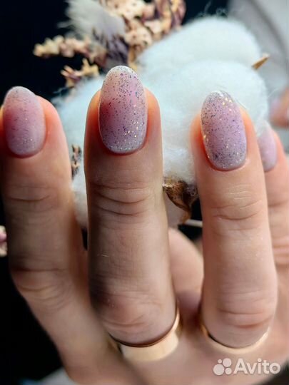 Модель на маникюр с покрытием гель лак