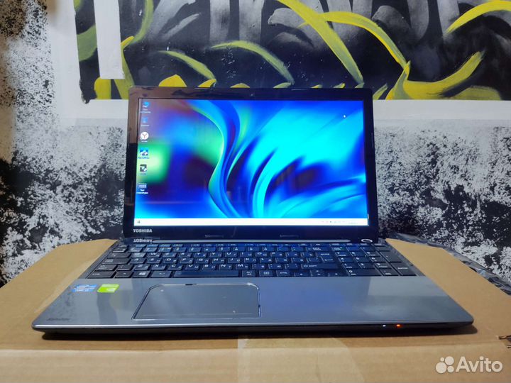 Ноутбук Toshiba полный комплект