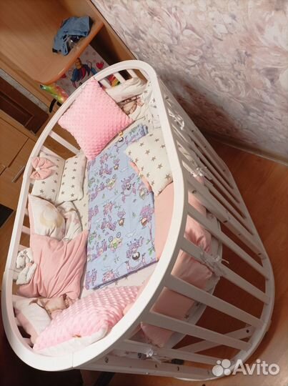 Детская кроватка с маятником круглая