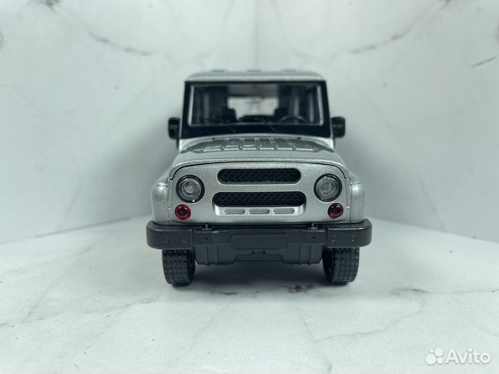 Модель машины металлическая УАЗ 469 Светло-Серая 1