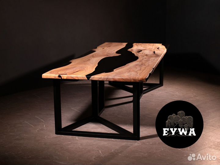 Стол из карагача