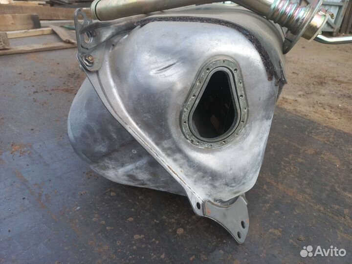 Топливный бак toyota(cresta,chaser,mark2) 100