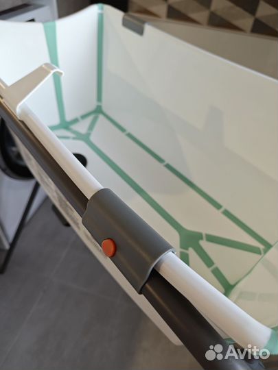 Ванночка stokke с горкой и подставкой