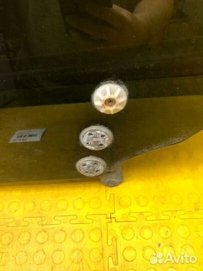 Стекло двери заднее левое Subaru Forester SF5