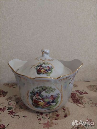 Супница, чайник, соусница + 4 кофейные чашечки