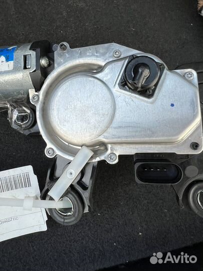 Мотор стелоочестителя крышки багажника Audi Q3