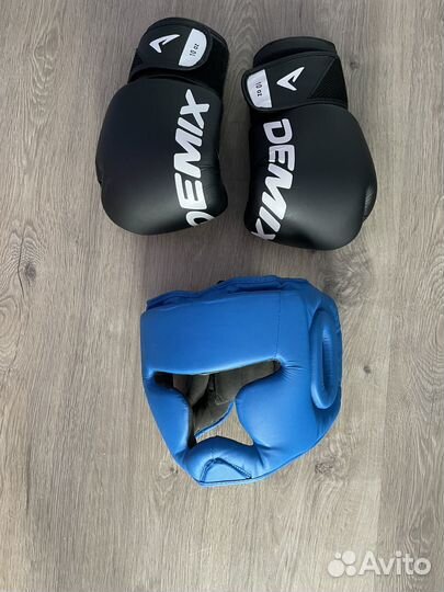 Боксерский шлем, перчатки