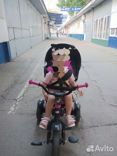 Трехколесный велосипед с ручкой