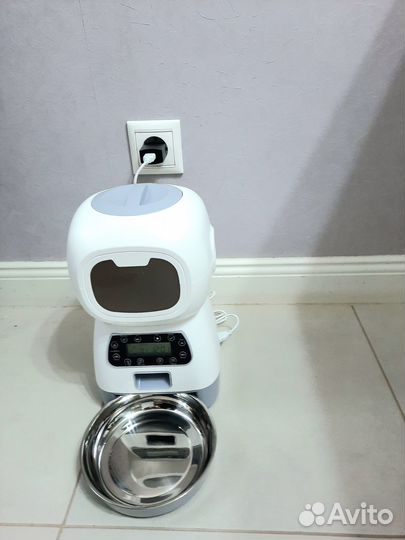 Автоматическая кормушка для собак и кошек