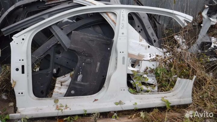 Порог со стойкой левый Volkswagen Polo sedan 2010