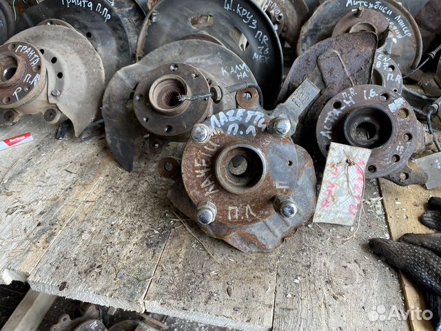 Поворотный кулак левый Chevrolet Lacetti