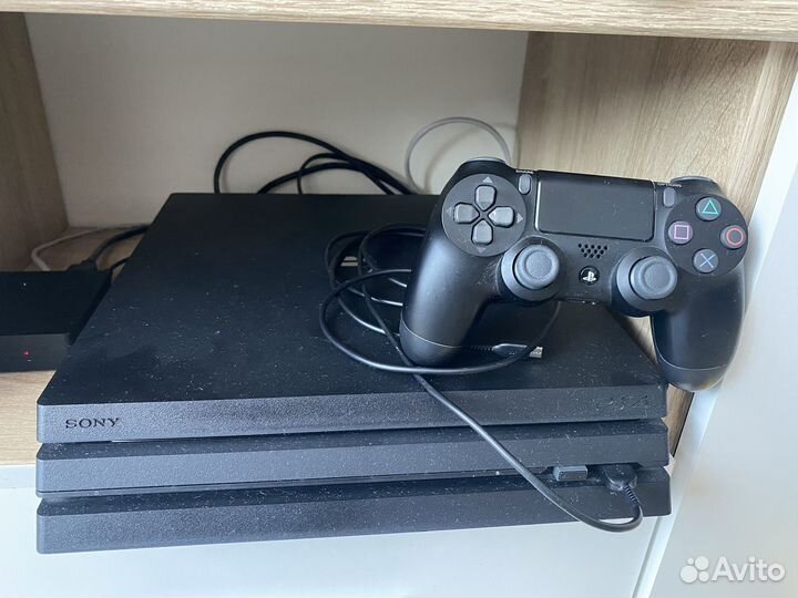 Sony Playstation 4 pro 1TB (3 ревизияCUH-7208B)